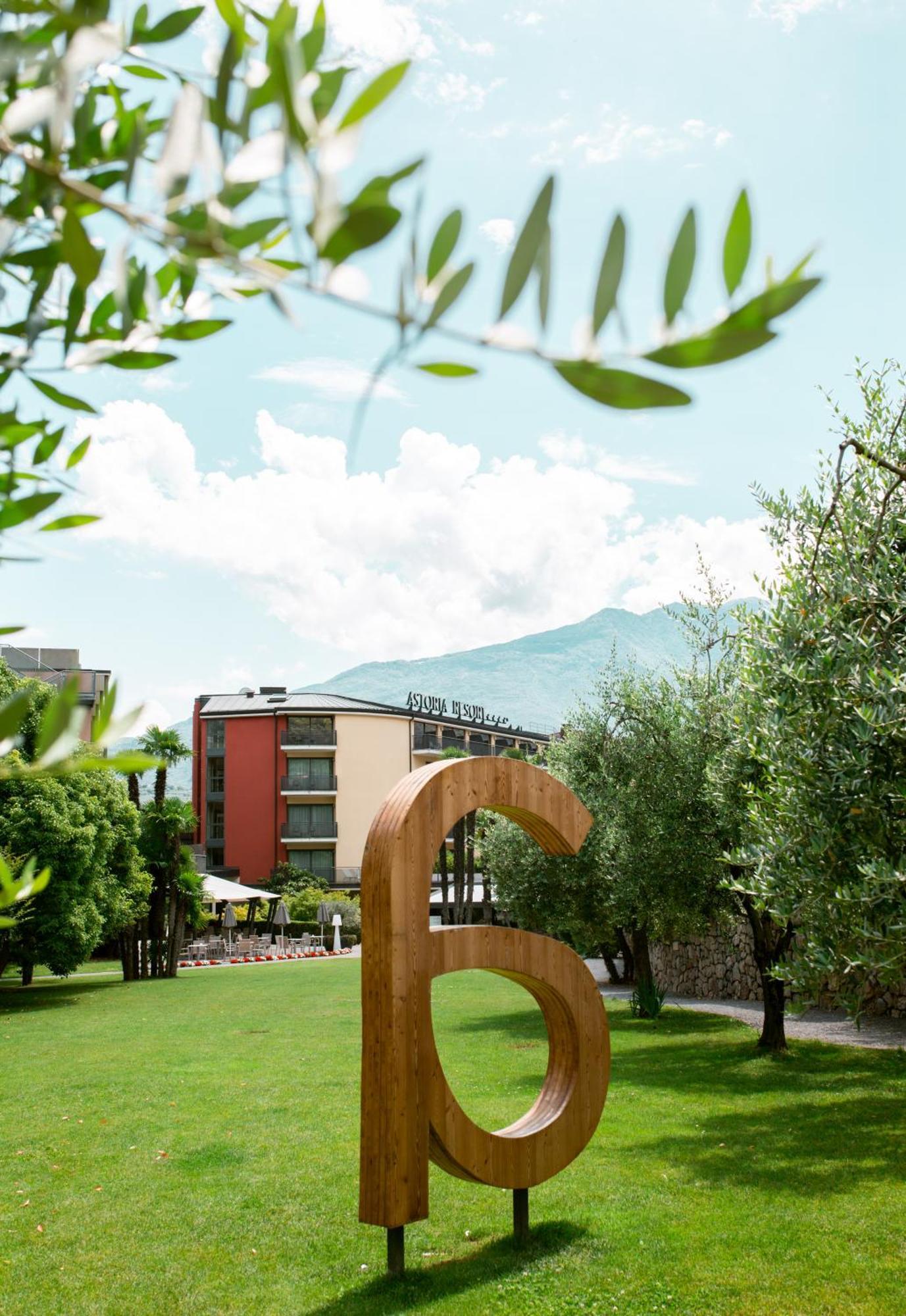 Astoria Resort Riva del Garda Esterno foto